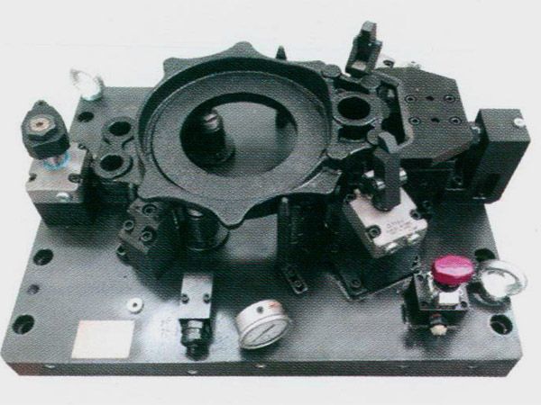 製動器(qi)底(di)闆(ban)液(ye)壓裌具(ju)