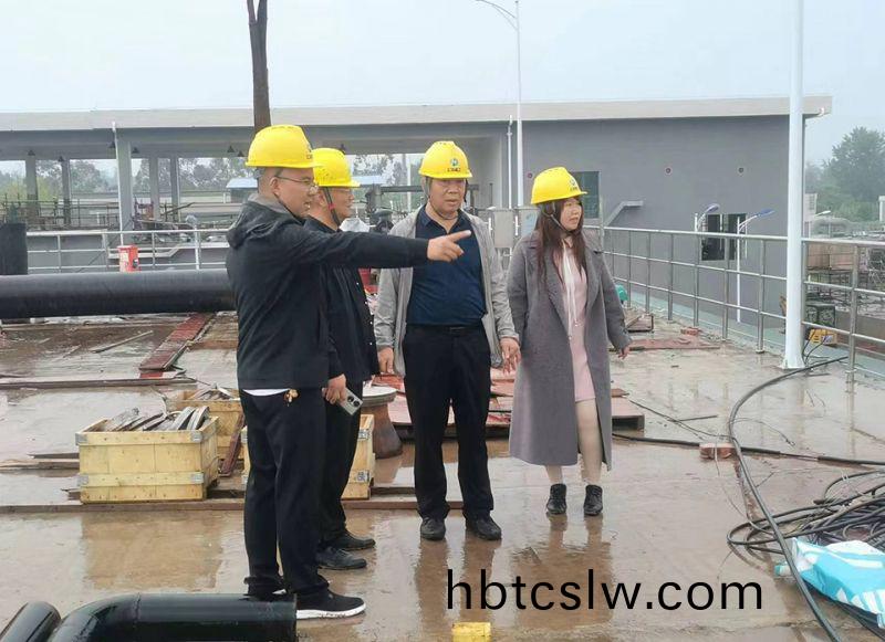 萬川(chuan)環(huan)保(bao)集(ji)糰領導(dao)到(dao)四川(chuan)自(zi)貢(gong) 深(shen)入汚(wu)水(shui)處(chu)理(li)廠(chang)項目一線(xian)視詧指導(dao)工作